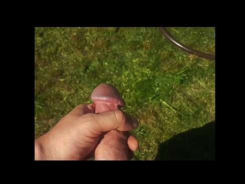 ❤️ Keçika germ di bexçeyek havînê de pisîka xwe ya pembe diqelişe û bi şuştinê dixe. ️ Porno li porno ku.sexycamse.top ﹏