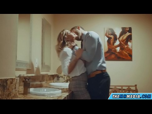 ❤️ Gava ku blondeyek busty we di nav hewşek gelemperî de dixapîne ️ Porno li porno ku.sexycamse.top ﹏